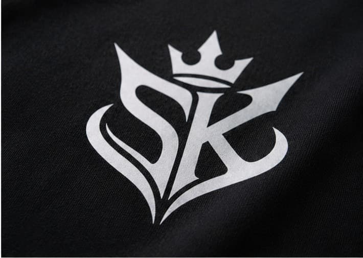 SK crest detail on the SKUBI Crest Tee